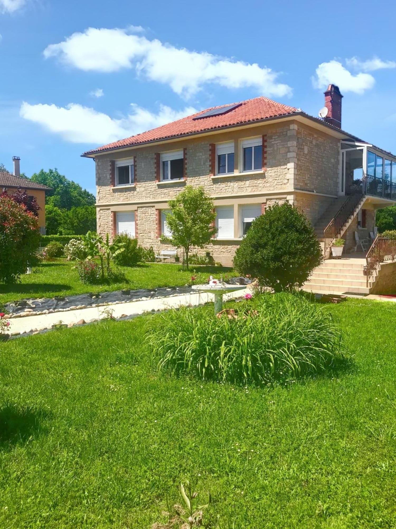 Apartment A Avec Jardin Et Terrasse 110 M² *